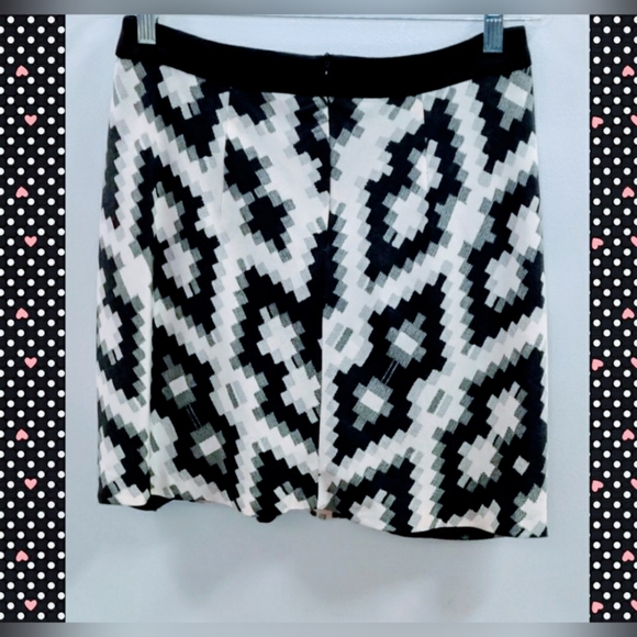 ZARA WOMAN TRIBAL PRINT PLEATED FRONT MINI SKIRT - Picture 2 of 3